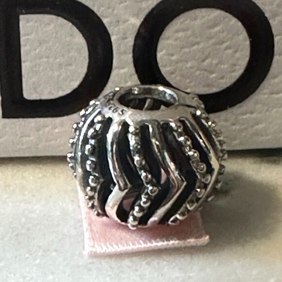 Authentic Pandora Silver Stylish Wish Charm 797805 - Picture 5 of 5